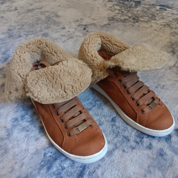 UGG Tan Ankle Boots with Cream Lining - Picture 8 of 10